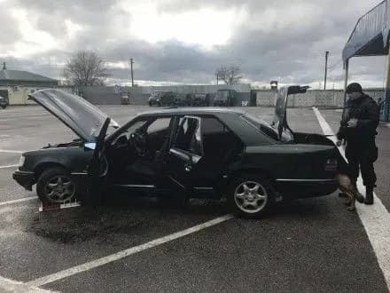 prikordonniki-na-odeschini-zatrimali-mercedes-vikradeniy-10-rokiv-tomu-v-italiyi