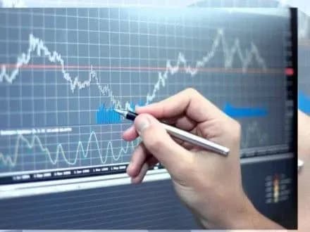 mizhbank-zakrivsya-na-rivni-25-76-25-81-grn-za-dolar