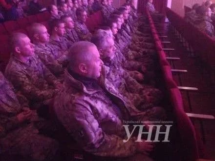 mariupoltsi-privitali-morskikh-pikhotintsiv-z-yikh-profesiynim-svyatom