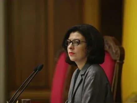 situatsiya-zi-skasuvannyam-nedotorkannosti-nardepiv-zayshla-u-glukhiy-kut-vitse-spiker-vr