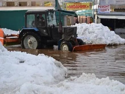u-kiyevi-komunalniki-pratsyuyut-v-posilenomu-rezhimi-abi-ne-dopustiti-pidtoplennya-vulits