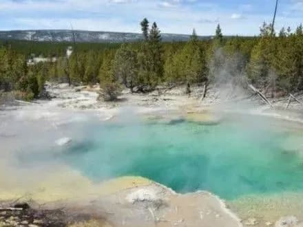 cholovik-u-ssha-rozchinivsya-v-kislotnomu-termalnomu-dzhereli