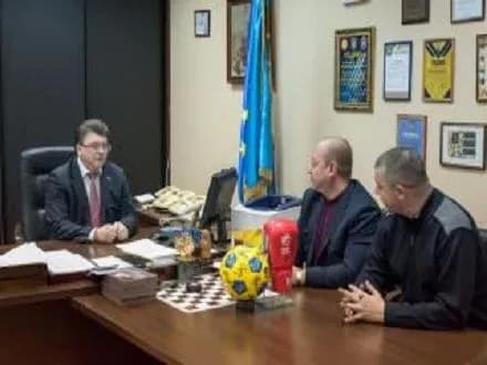 kamyanske-otrimaye-onovleniy-stadion