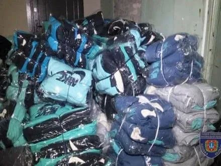 falsifikovaniy-odyag-vidomikh-marok-viluchili-v-odesi