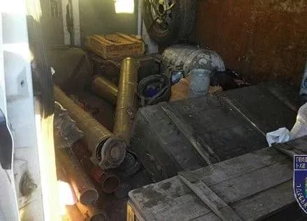 v-zoni-ato-viyavili-mikroavtobus-scho-perevoziv-boyepripasi