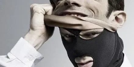 lyudi-v-maskakh-vlashtuvali-pogrom-na-odeskiy-mitnitsi