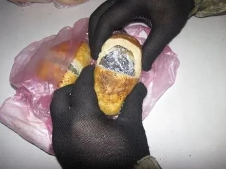 prikordonniki-viyavili-v-konservovanikh-bankakh-ta-pirizhkakh-mayzhe-300-gramiv-narkotikiv