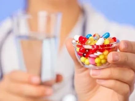 kiyani-namagayutsya-ne-vzhivati-antibiotikiv-prote-yakscho-treba-to-priznachayut-yikh-sobi-samostiyno-opituvannya