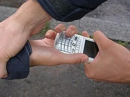 cholovik-pograbuvav-10-richnu-divchinku-u-poltavi