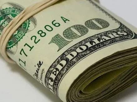 sud-zaareshtuvav-chinovnitsyu-migratsiynoyi-sluzhbi-yaka-vimagala-khabar-u-inozemtsya