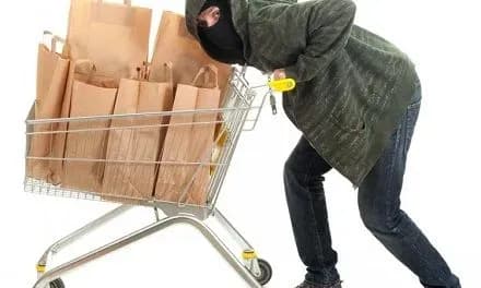 zhitel-vinnichini-pograbuvav-produktoviy-magazin