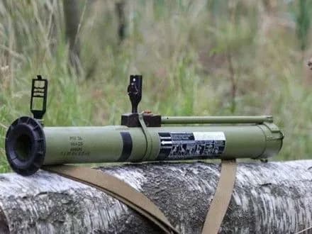 v-pokinutiy-budivli-v-mariupoli-znayshli-granatomet