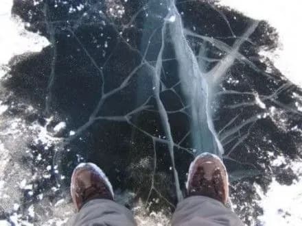 dvoye-ditey-provalilisya-pid-lid-na-kharkivschini