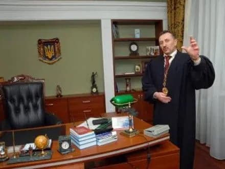 sogodni-vidbudetsya-zasidannya-sudu-pro-ponovlennya-na-posadi-i-zvaricha