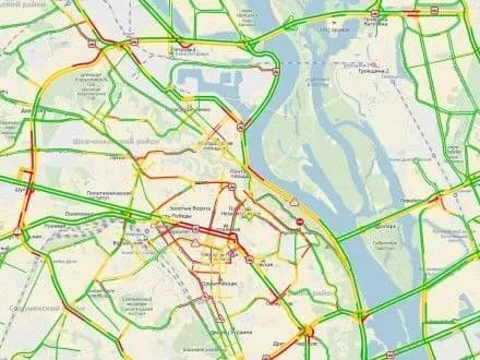 avtomobilni-zatori-v-stolitsi-syagnuli-semi-baliv