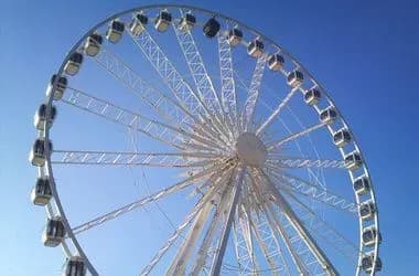 naperedodni-novorichnikh-svyat-v-stolitsi-zyavitsya-oglyadove-koleso