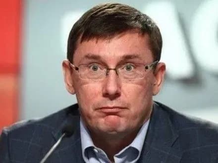 yu-lutsenko-v-yanukovich-otrimav-povidomlennya-pro-pidozru-u-derzhzradi