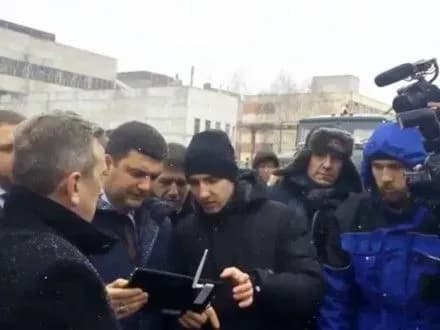 v-groysman-u-kremenchutsi-distantsiyno-keruvav-viyskovim-avtomobilem
