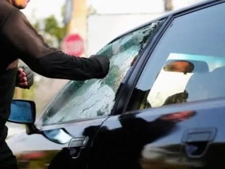 pravookhorontsi-zaareshtuvali-cholovika-yakiy-obikrav-11-avtomobiliv-v-odesi