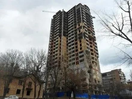 u-novobudovi-na-lumumbi-u-kiyevi-zakinchuyut-monolitni-roboti