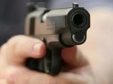 ozbroyeniy-grabizhnik-vzyav-u-zaruchniki-simokh-lyudey-u-parizhi