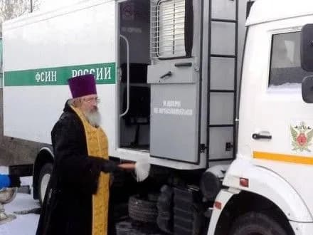 avtopark-sluzhbovikh-avtomobiliv-upravlinnya-z-konvoyuvannya-ufsvp-rosiyi-u-moskvi-osvyatili