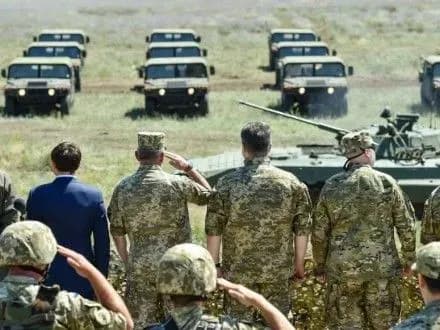 vorog-nalichuye-mayzhe-milyonnu-armiyu-tomu-kontraktna-armiya-ne-zakriye-vsi-pitannya-ekspert