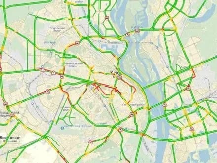 avtomobilni-zatori-u-kiyevi-syagnuli-shesti-baliv-3