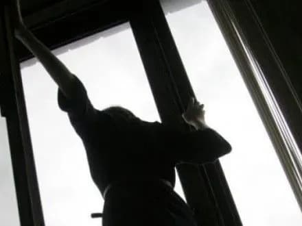 nepovnolitnya-vistribnula-z-13-poverkhu-u-mariupoli-ymovirno-vikonuyuchi-zavdannya-kvestu