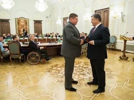 prezident-vruchiv-derzhnagorodi-osobam-scho-spriyayut-dotrimannyu-prav-lyudey-z-invalidnistyu