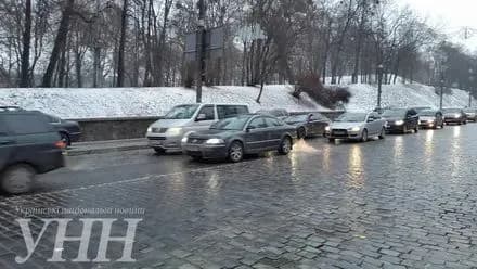 studenti-rozblokuvali-rukh-na-vulitsi-grushevskogo-i-pishli-do-ap