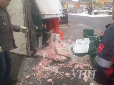 fura-z-kuryatinoyu-perekinulas-u-mariupoli