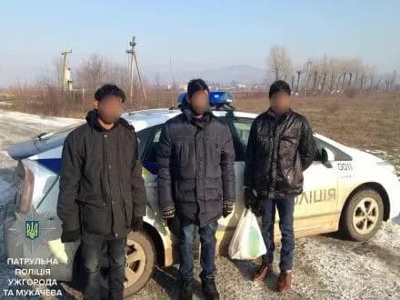 shistokh-nelegaliv-zi-shri-lanki-zatrimali-politseyski-na-zakarpatti