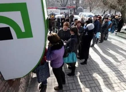 kartki-kliyentiv-privatbanku-ta-bankomati-pratsyuyut-s-kubiv