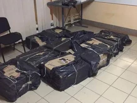 na-zakarpatti-rozshukuyut-kontrabandistiv-scho-namagalisya-perepraviti-do-ugorschini-ponad-10-tis-pachok-sigaret