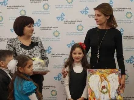 m-poroshenko-vidkrila-pershu-mediateku-na-zaporizhzhi