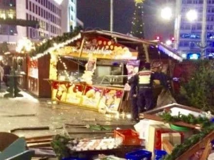 u-berlini-vidkrili-yarmarok-de-stavsya-terakt