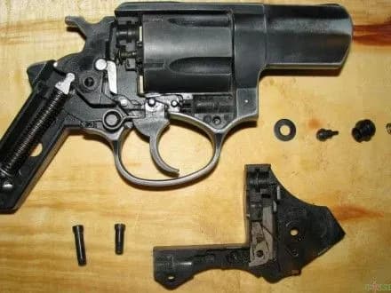 v-kvartiri-khmelnichanina-viyavili-arsenal-zbroyi