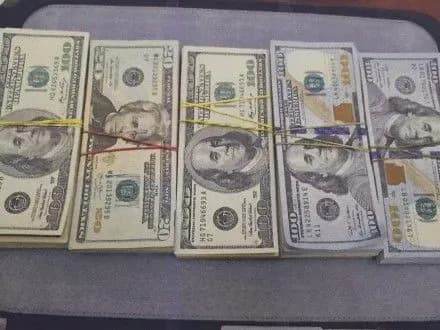 geninspektsiya-gpu-zatrimala-gromadyanina-moldovi-za-namagannya-dati-prokurorovi-75-tis-dol-khabara-yu-lutsenko