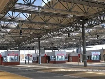 ukrayina-i-polscha-prodovzhili-na-pivroku-pishokhidniy-perekhid-cherez-kordon-v-ugrinovi