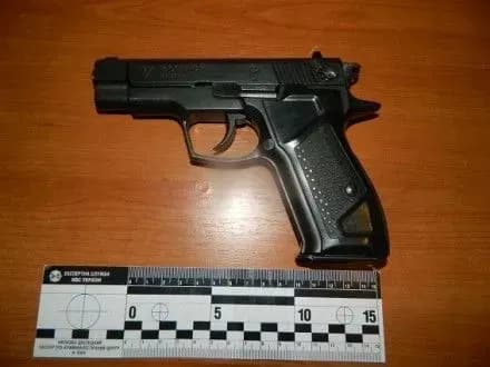 cholovika-zatrimali-za-rozbiyniy-napad-u-kiyevi