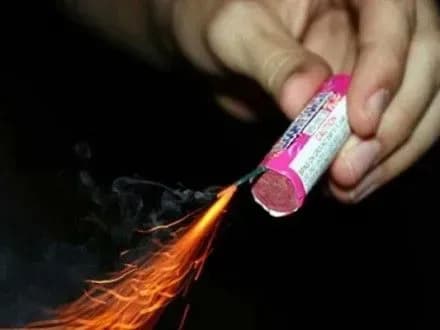 dvoye-ditey-u-krimu-otrimali-opiki-ochey-cherez-vibukh-petardi