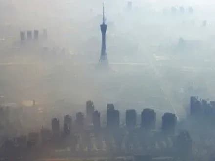 cherez-smog-u-pekini-perekrili-shvidkisni-avtomagistrali