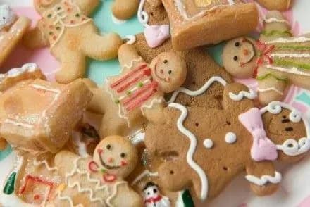 patrulni-rivnogo-z-ditkami-pektimut-rizdvyani-pryaniki