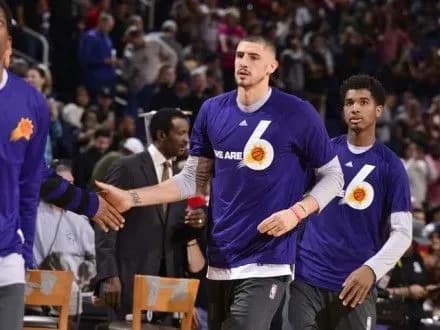 komanda-ukrayintsya-o-lenya-postupilasya-chinnomu-chempionovi-nba-klivlendu