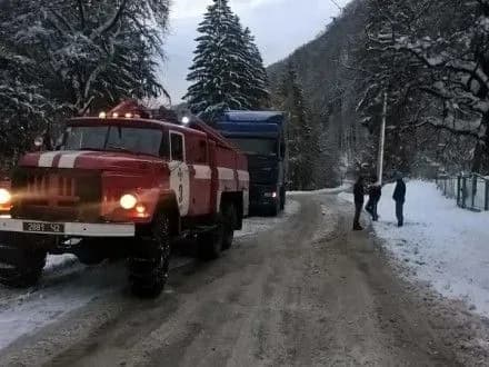 dosi-zalishayetsya-obmezhenim-rukh-avtotransportu-u-chotirokh-oblastyakh-ukrayini