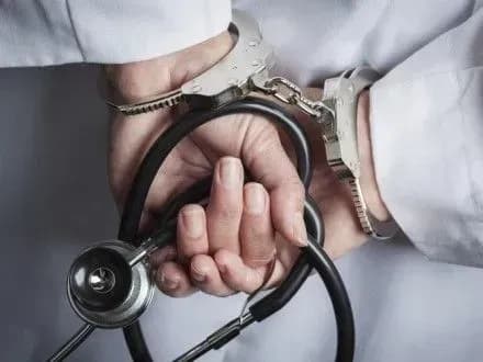 na-prikarpatti-suditimut-medsestru-internatu-cherez-nedoglyad-yakoyi-khlopchik-vipav-z-vikna