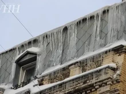 nebezpechni-burulki-na-stolichnikh-budinkakh-yaki-nikhto-ne-zbivaye-fotoreportazh