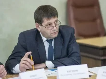 v-kistion-proviv-viyiznu-naradu-na-budmaydanchiku-okhmatditu