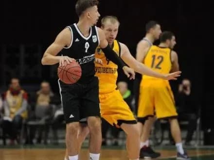 budivelnik-peremig-cherkaski-mavpi-v-superlizi-pari-match